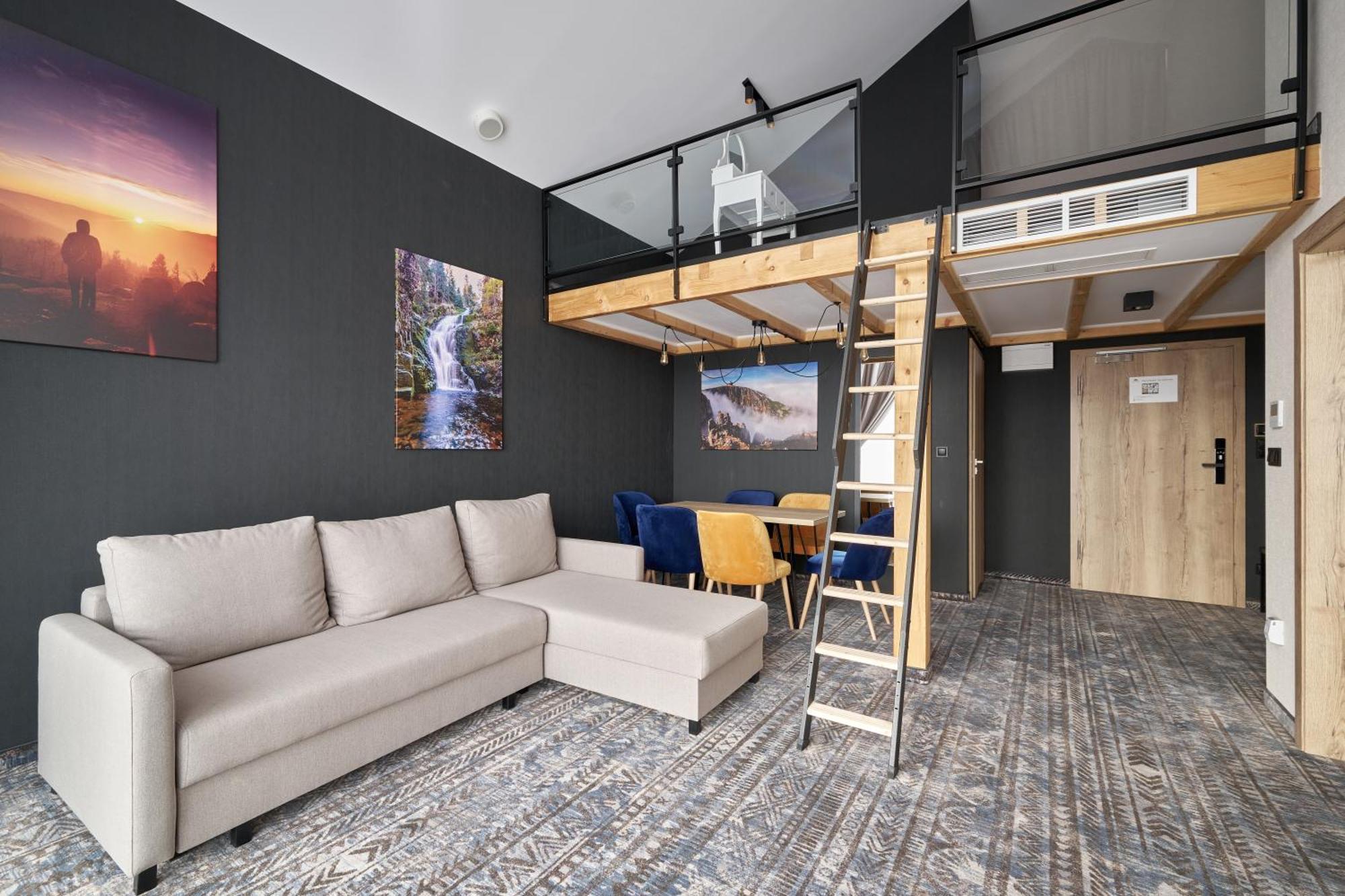Zloty Horyzont & Hotel